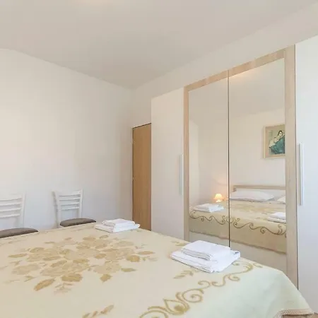 Mira #preko#free Parking#a/c Appartement Preko
